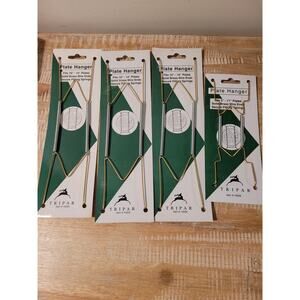 NEW Plate Hangers Set of Four